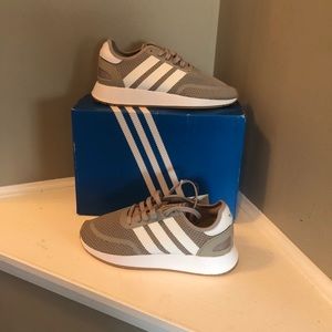 Adidas N-5923 Women's sz 8